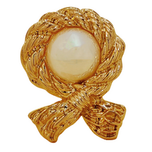 Load image into Gallery viewer, Bright Gold Twist Rope Know Bow Brooch with Imitated Round Pearl Centered
