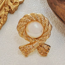 Load image into Gallery viewer, Bright Gold Twist Rope Know Bow Brooch with Imitated Round Pearl Centered
