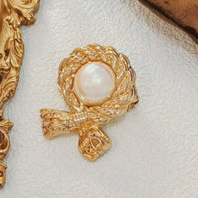 Load image into Gallery viewer, Bright Gold Twist Rope Know Bow Brooch with Imitated Round Pearl Centered
