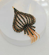 Load image into Gallery viewer, Fantastic Vintage Spade Green Crystal Sea Jellies Brooch Ocean Medusa Jewelry
