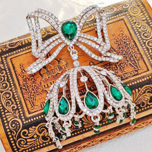 Load image into Gallery viewer, Indian Stylish Oversize Green Bow &amp; Jhumka Brooch Pin Asin Traditional Jewelry
