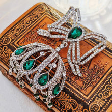 Load image into Gallery viewer, Indian Stylish Oversize Green Bow &amp; Jhumka Brooch Pin Asin Traditional Jewelry
