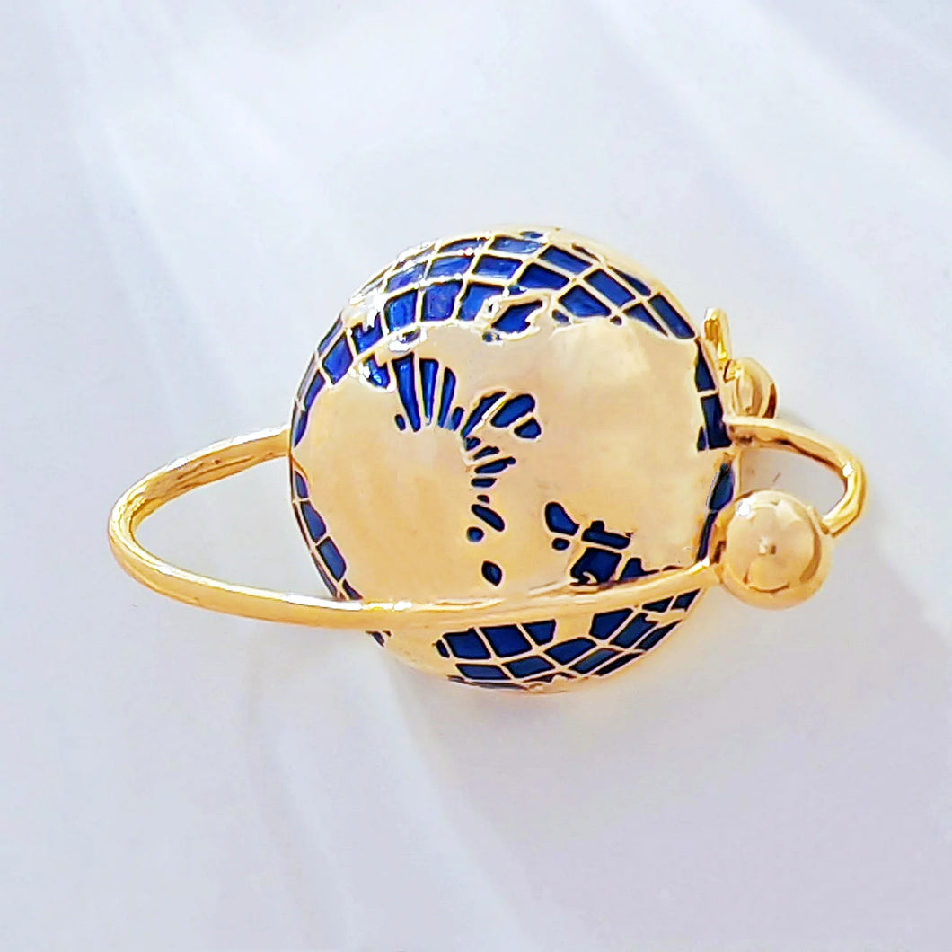 Simplistic Fashion Gold Tone Blue Enamel Globe Lapel Pin Unisex Planet Jewelry