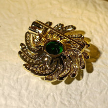 Load image into Gallery viewer, Stylish Floral Pattern Green Circlet Brooch Pin Sunflower Jewelry
