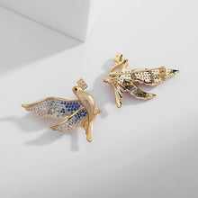 Load image into Gallery viewer, Jewelblings Adorable Golden Body Red Winged Pigeon with Mail Pins Collar Lapel Homing Pigeon Pin for Unisex Jewelry
